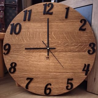 Hodiny BLACK VELVET s dřevěnými číslicemi černé barvy, strojek s tichým chodem, k dostání průměr 40 nebo 50 cm. Více...